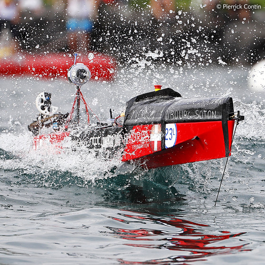 Bateau rouge